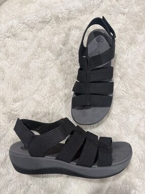 Clarks Cloudsteppers sandals in Black Womans Size 8.5